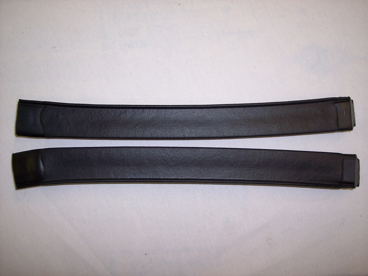 1983-1993 Ford Mustang center roof rail seals